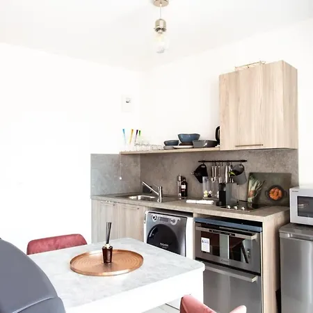 Stella 505b Studio Apartment *